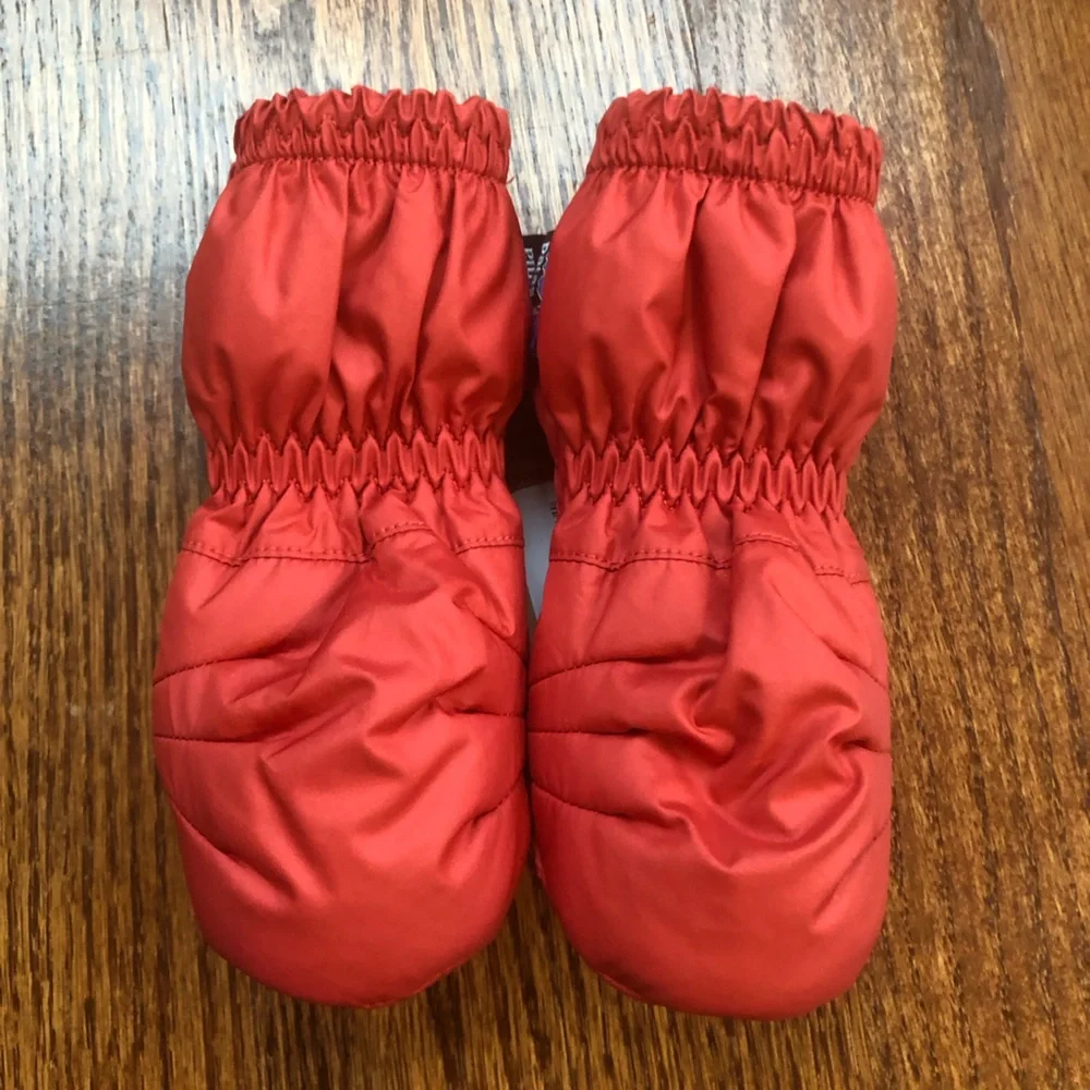 NEW Patagonia Baby Puff Mittens 0-3 Months